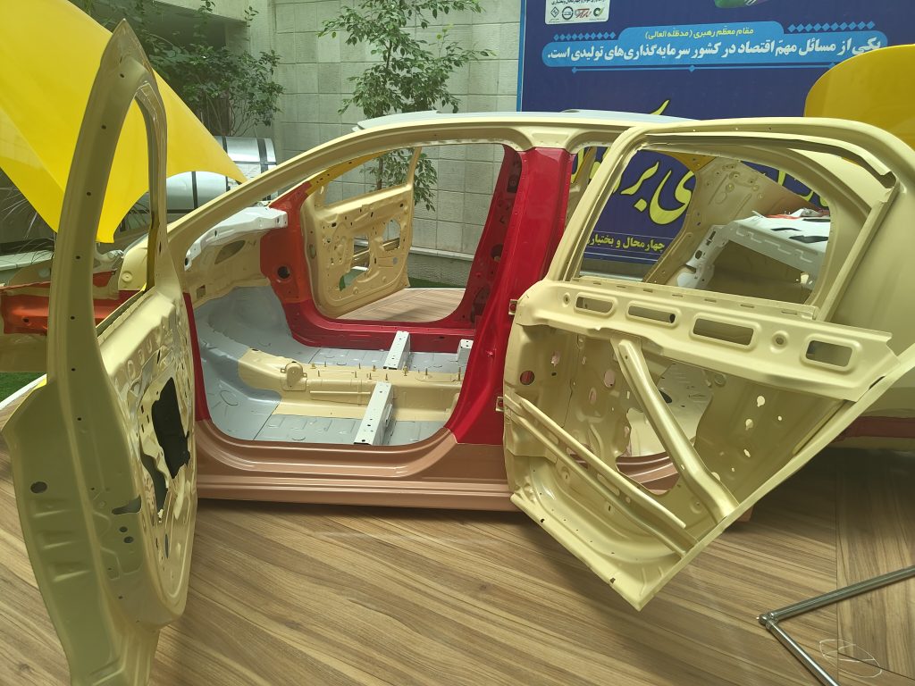 ورق بدنه خودرو در مراحل تولید کارخانه خودروسازی